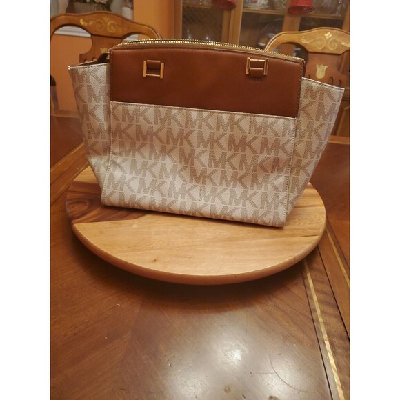 Michael Kors Hudson Signature Vanilla Acorn Leather Satchel Handbag Crossbody - Picture 9 of 14